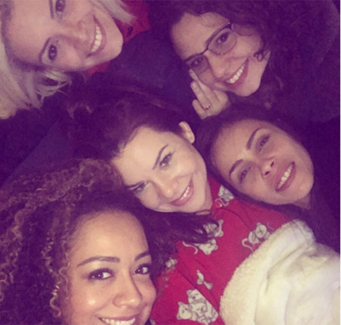 Fernanda Souza faz espécie de festa do pijama em sua casa com ex-<i>Chiquititas</i>, veja!