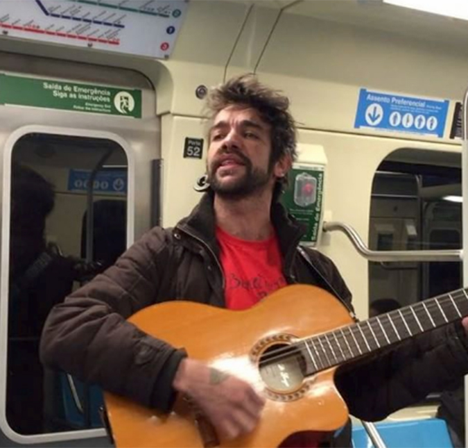 Ex-vocalista do grupo <I>Twister</i> é flagrado cantando no metrô de São Paulo