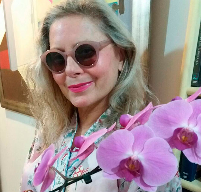 Vera Fischer agradece carinho dos fãs após receber alta e posta <i>selfie</i>!