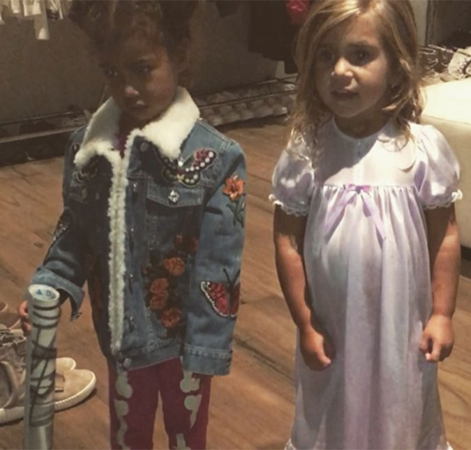 Kim Kardashian mostra North West e Penelope Disick andando de salto alto, assista ao vídeo!