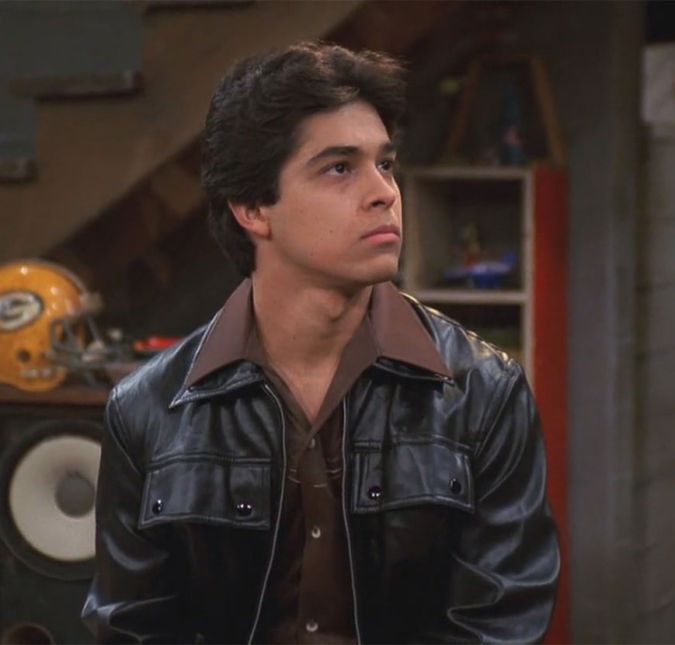 O nome verdadeiro de Fez nunca é revelado. Em um episódio, quando ele finalmente diz seu nome, um som abafa sua voz na hora. O ator, na verdade, só ficou falando o nome de todos os atores do elenco, só para gravarem ele mexendo a boca!
