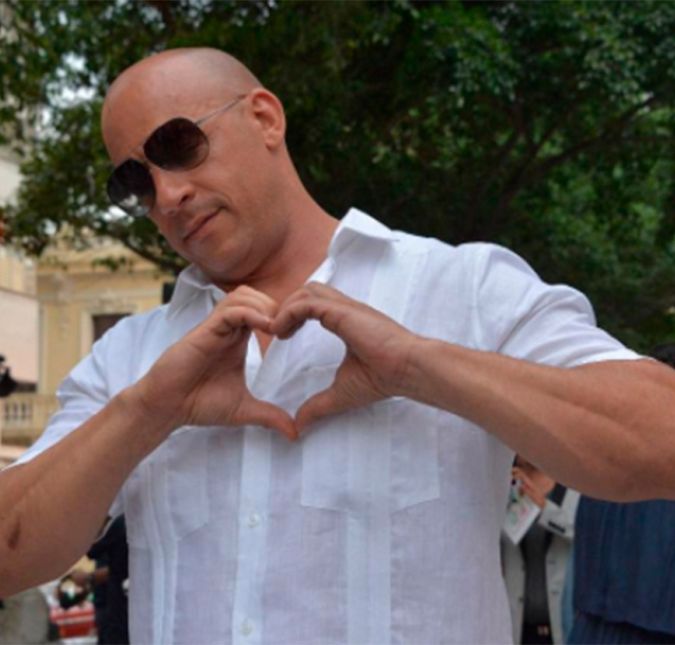 Você acha que o astro não é páreo para outros grandes artistas como Justin Bieber? Pois saiba que ele tem mais curtidas no Facebook do que o cantor teen: 101.616.515 de Vin contra 78.737.654 de Bieber. Você acha que o astro não é páreo para outros grandes artistas como Justin Bieber? Pois saiba que ele tem mais curtidas no Facebook do que o cantor teen: 101.616.515 de Vin contra 78.737.654 de Bieber.