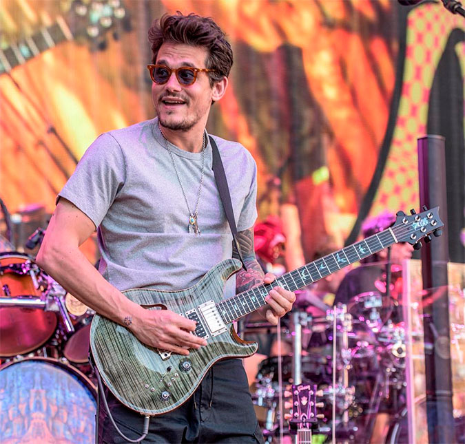 John Mayer e Lady Gaga voltam às origens tocando em <i>shows</i> intimistas