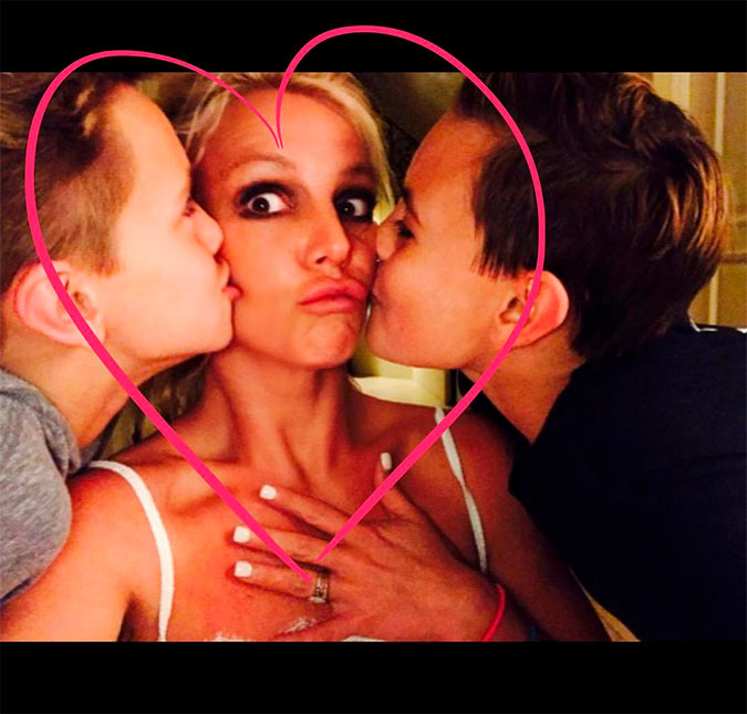 Britney Spears diz que conciliar carreira e família <i>pode ser desafiador para uma mãe solteira</i>