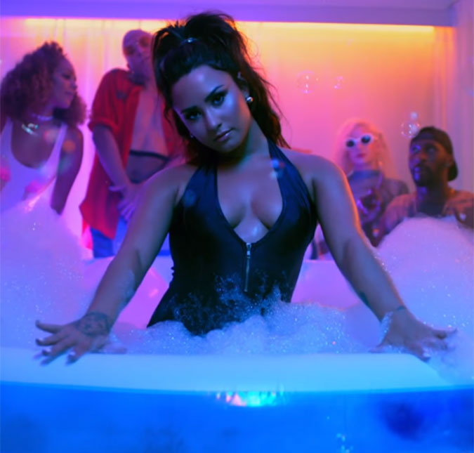Demi Lovato faz grande festa em sua casa e seduz na banheira em clipe de <i>Sorry Not Sorry</i>, assista!