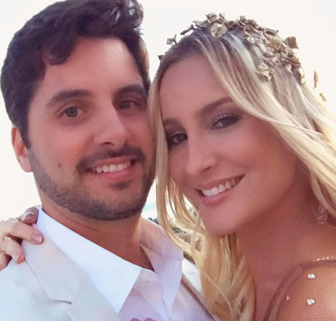 Claudia Leitte sugere posição ousada para marido e filma a reação, confira!