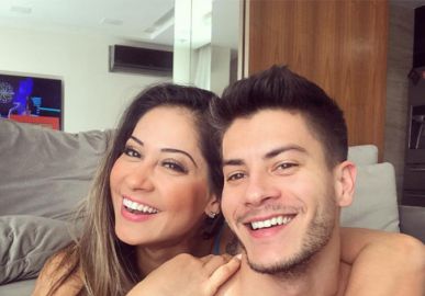 Arthur Aguiar celebra um mês de namoro com Mayra Cardi!