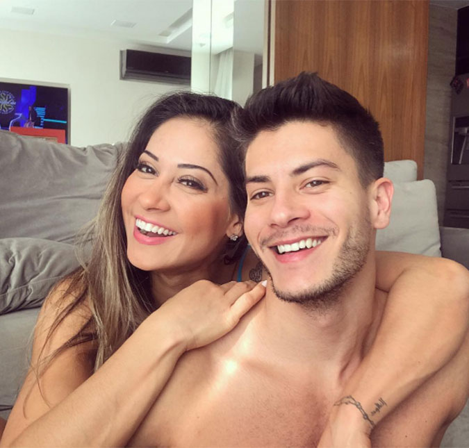 Arthur Aguiar celebra um mês de namoro com Mayra Cardi!