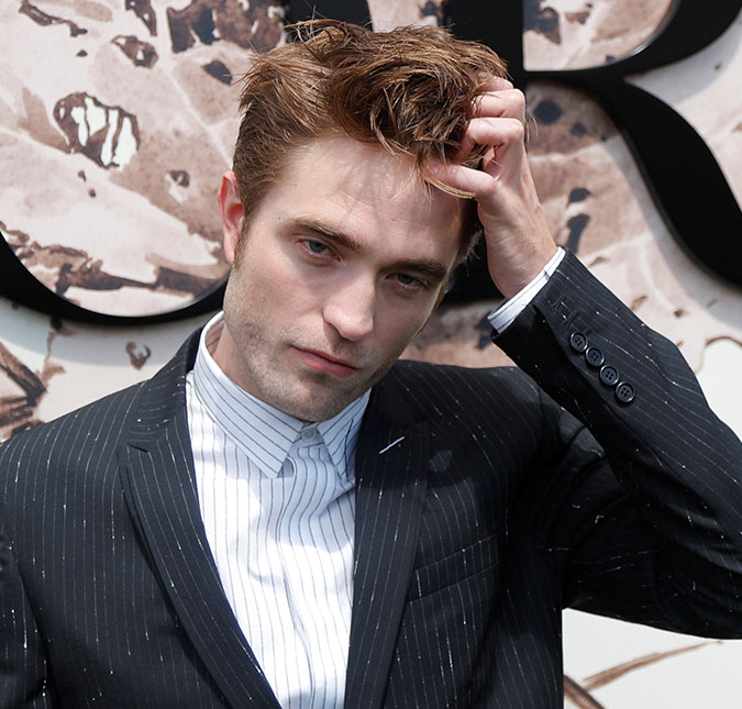 Robert Pattinson está <i>meio que noivo</i> de FKA Twigs, entenda!