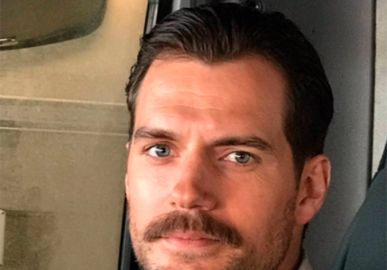 Henry Cavill finalmente raspa o polêmico bigode e publica vídeo