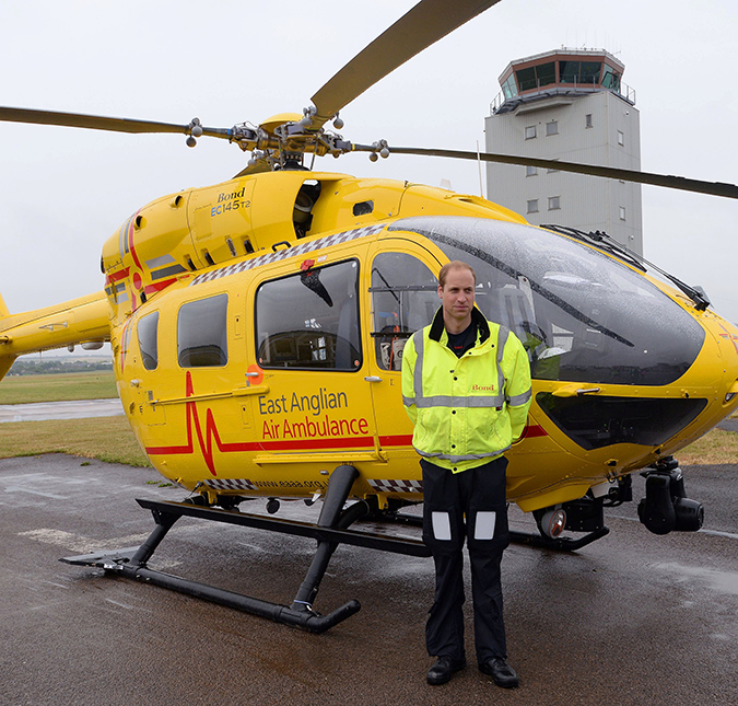 Príncipe William completa seu último dia como piloto de ambulância-helicóptero e se despede, saiba mais