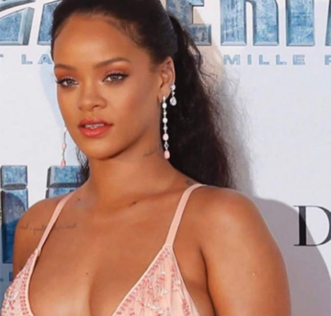 Após receber críticas por causa do corpo, Rihanna e amiga dão resposta bem-humorada em vídeo
