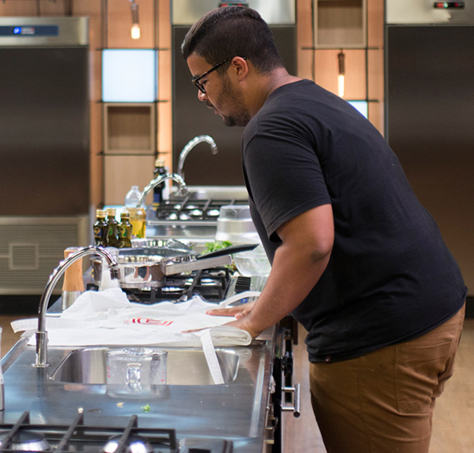 Participantes engolem sapos e preparam rãs na <I>Prova de Eliminação</I> do <I>MasterChef</I>, saiba mais!