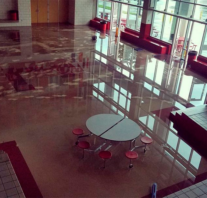 Inundação quase destrói colégio cenário de <i>High School Musical</i>