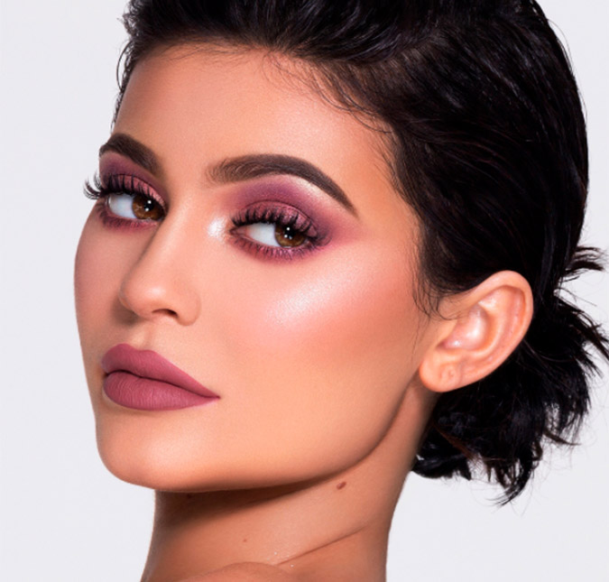 Kylie Jenner diz que não tem a vida perfeita, mas que sabe que pode comprar qualquer carro ou casa que queira