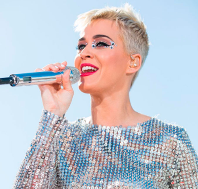 Katy Perry aconselha sobre enviar mensagens de texto e fãs relembram <i>tweet</i> de John Mayer sobre o assunto, entenda!