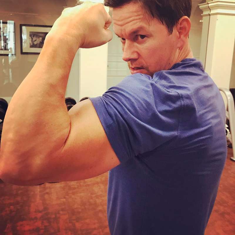Mark Wahlberg Volta A Exibir Musculos Aos 46 Anos De Idade Confira Os Quarentoes Que Ainda Encantam Com Seu Charme E Sua Beleza Estrelando