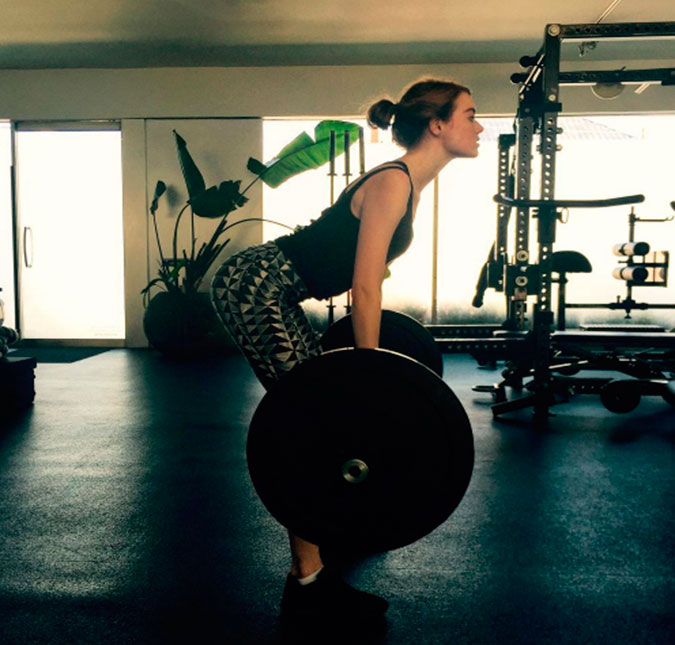 Saiba detalhes do treino que Emma Stone está fazendo para ganhar mais de seis quilos em músculo!