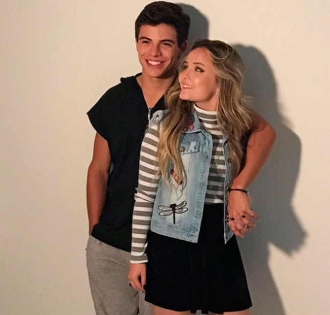 Thomaz Costa confirma fim de namoro com Larissa Manoela