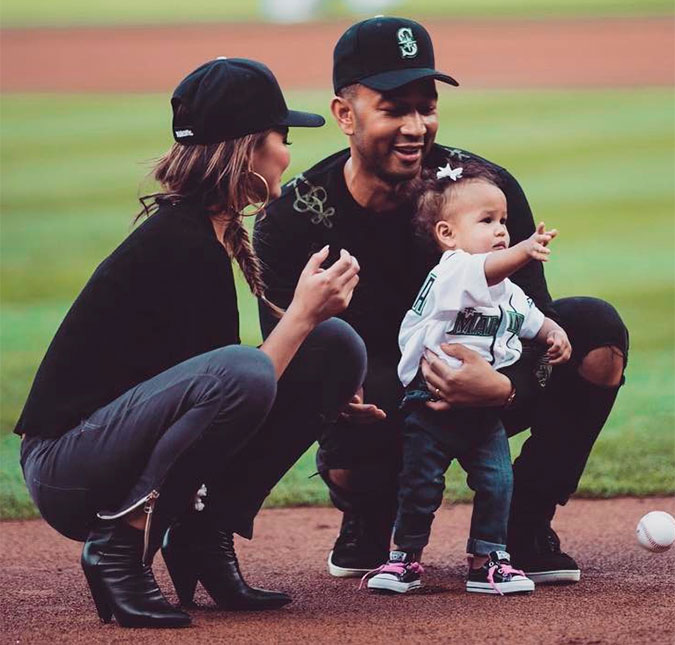 Chrissy Teigen mostra reação fofa da filha ao ver John Legend em <i>Vila Sésamo </i>, assista ao vídeo!