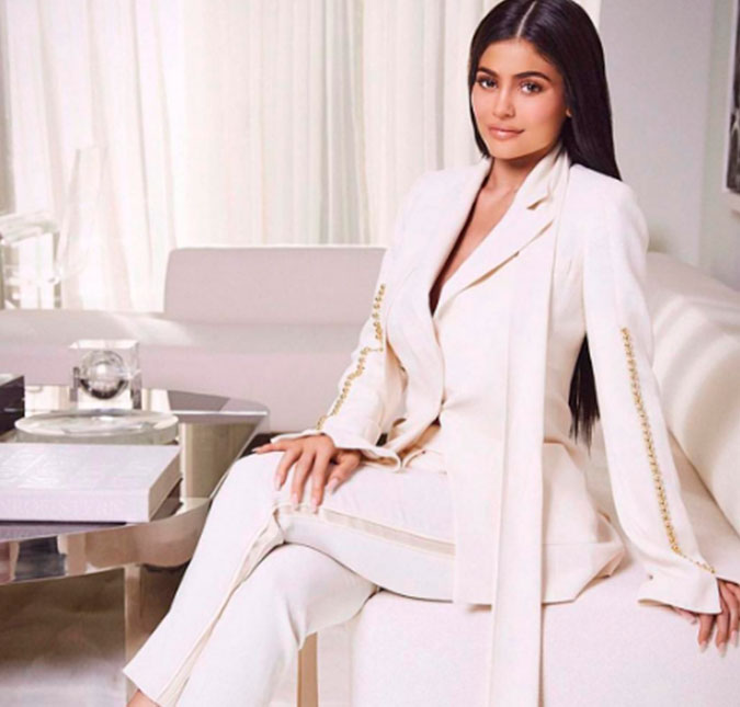 Em apenas 18 meses, Kylie Jenner lucra mais de um bilhão de reais com marca de cosméticos!