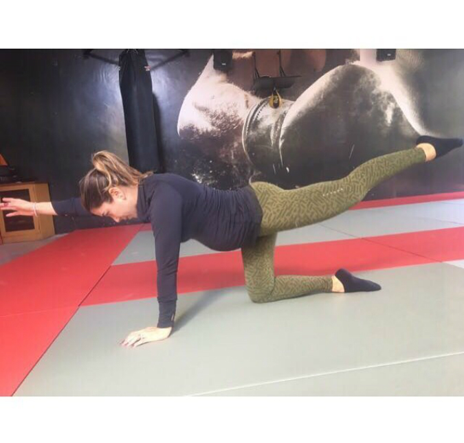 Grávida de três meses, Patrícia Abravanel surpreende fãs ao fazer <i>ioga</i>, confira!
