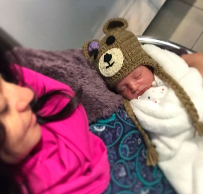Carol Castro leva filha para primeira consulta no pediatra: <i>Com esse frio?</i>