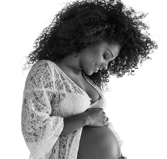 Juliana Alves não está preocupada com a balança e conta que gravidez a fez se alimentar melhor!