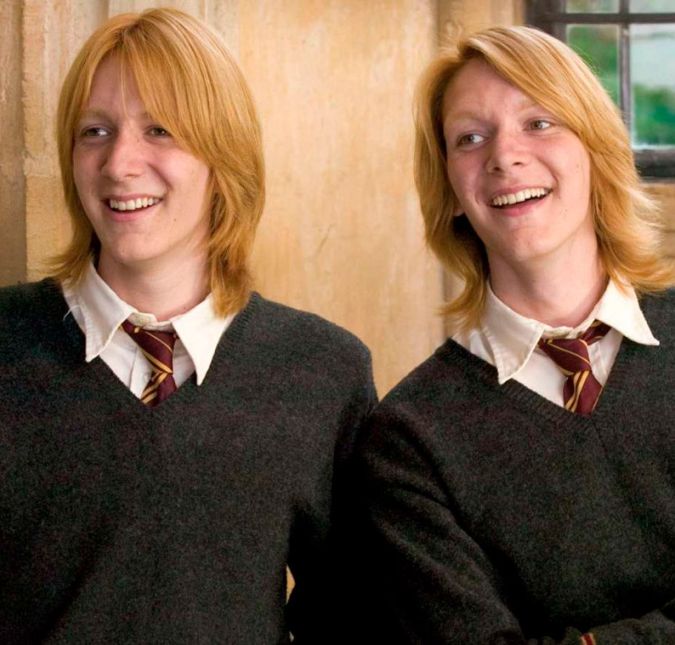O Gemialidades Weasley, loja dos irmãos gêmeos, também foi pouco explorada, sendo mostrada apenas rapidamente. O Gemialidades Weasley, loja dos irmãos gêmeos, também foi pouco explorada, sendo mostrada apenas rapidamente.
