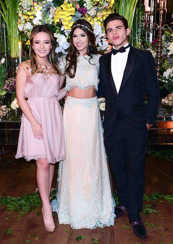 vestido de debutante da larissa manoela