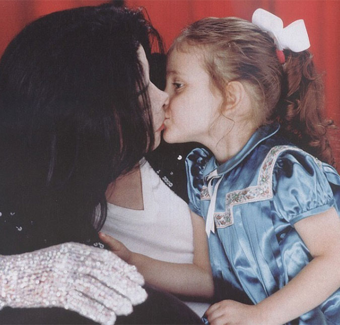 Paris Jackson faz homenagem a Michael Jackson no dia do aniversário dele