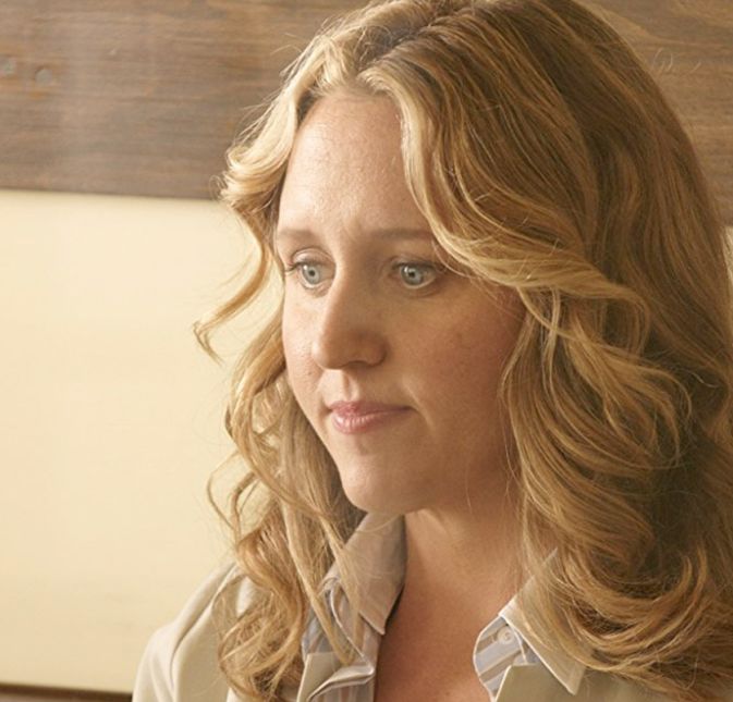 Erica Hahn se envolveu com Callie, mas após ter uma séria briga com a amada, decidiu deixar o hospital e foi embora na quinta temporada da trama médica.