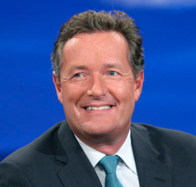Piers Morgan quebra três costelas após cair de bumbum no chão