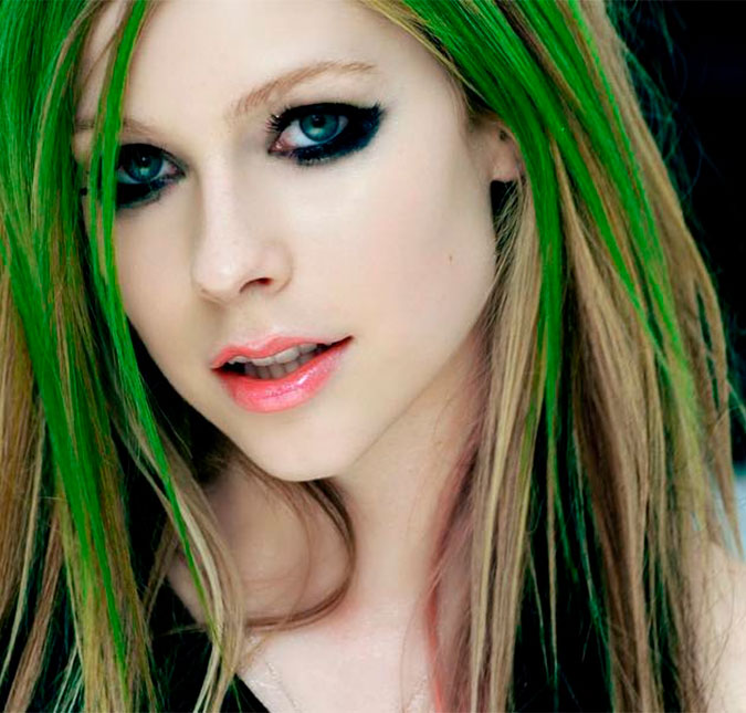 Avril Lavigne declara que está passando por uma <i>longa recuperação</i> enquanto trabalha em novo álbum, saiba tudo!