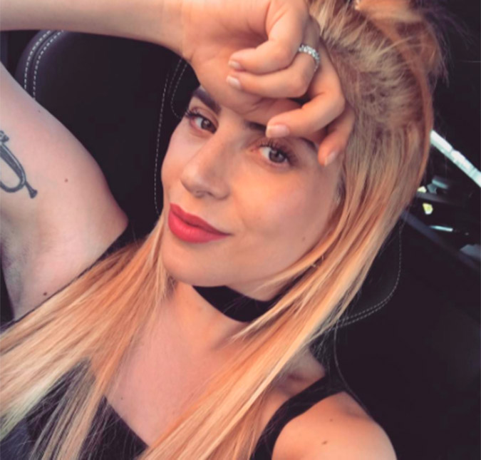 Lady Gaga e o namorado, Christian Carino, estariam <I>profundamente apaixonados</I>