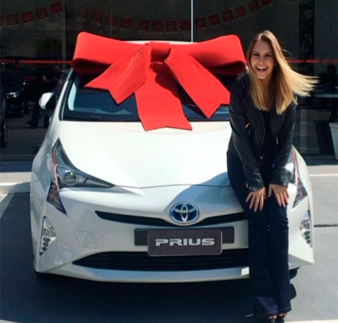 Carla Diaz comemora compra de carro <i>ecológico</i> de cerca de 120 mil reais: <i>Realizando um sonho!</i>