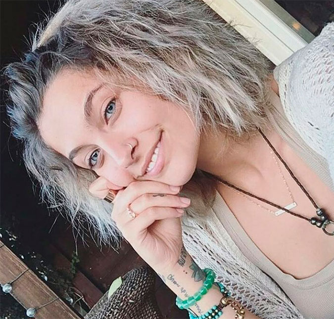 Paris Jackson participa de ritual budista com amiga e ambas posam <I>topless</i>