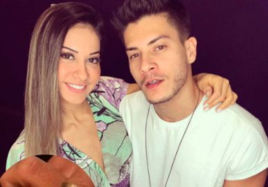 Arthur Aguiar pede namorada, Mayra Cardi, em casamento