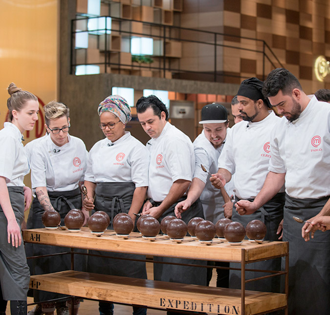 Erro no ponto da carne e troca de sal por açúcar eliminam cozinheiros profissionais no <I>MasterChef Profissionais</I>