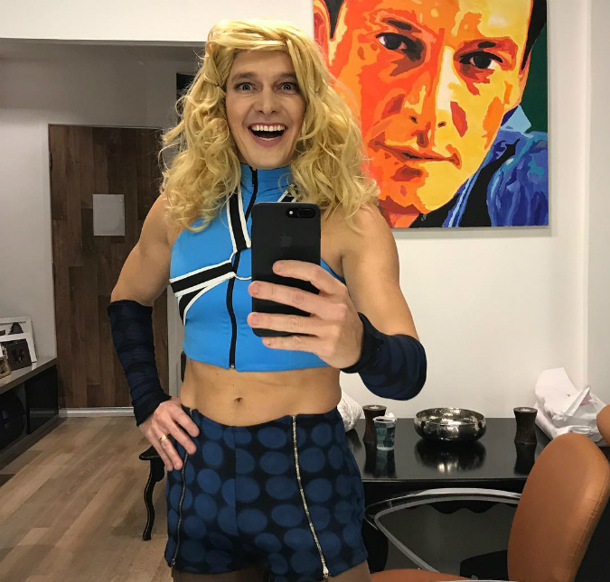 Deixa ela entrar! Rodrigo Faro encarna dançarina do <i>É o Tchan</i> e diverte seguidores, confira!