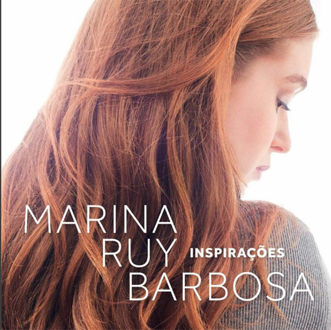 Marina Ruy Barbosa mostra capa de seu livro de poesia e reflexões