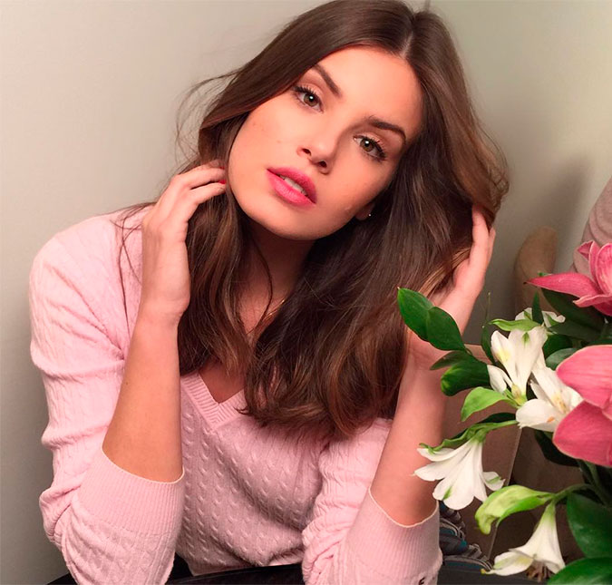 Camila Queiroz entrega truque para manter cabelos saudáveis, confira!