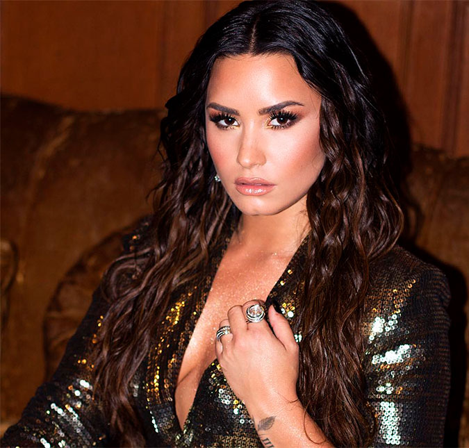 Demi Lovato faz mistério sobre sua sexualidade e afirma: <i>- Eu amo quem eu amo</i>