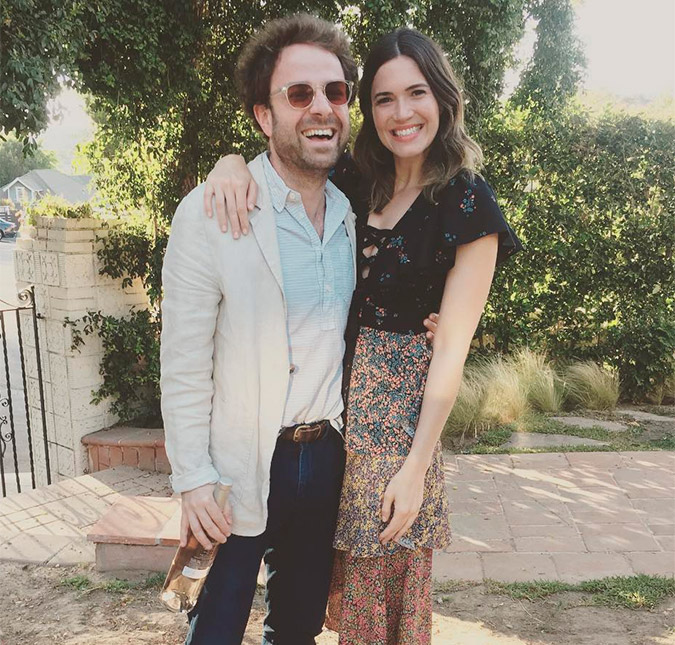 Mandy Moore está noiva do namorado, Taylor Goldsmith!