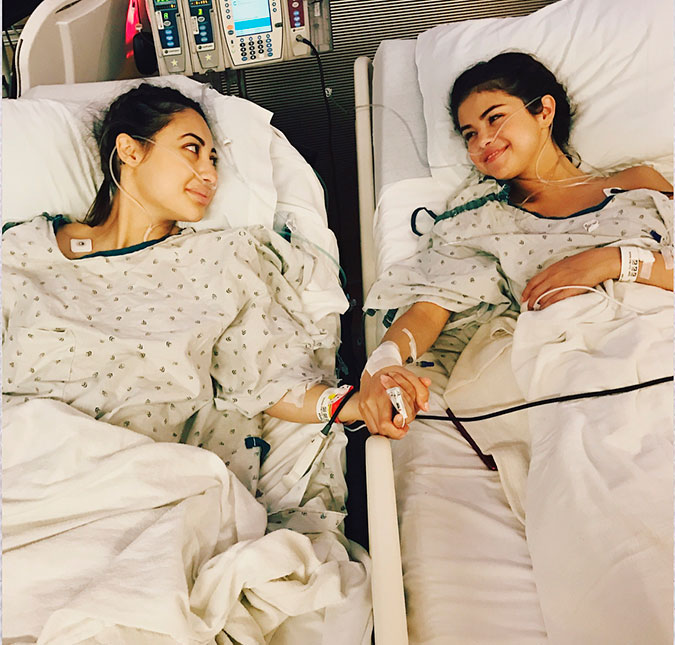 Em relato emocionante, Selena Gomez revela ter feito transplante de rim: <i>Sou imensamente grata</i>