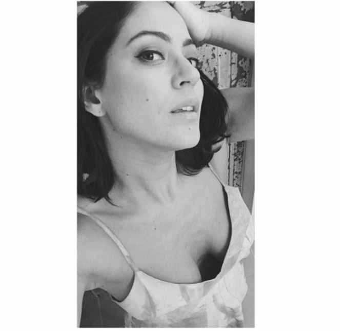 Carol Castro posta nova foto quarenta dias após dar à luz