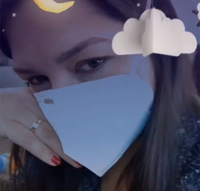 Gripada, Thais Fersoza usa máscara para brincar com os filhos: <i>- Estou apavorada!</i>