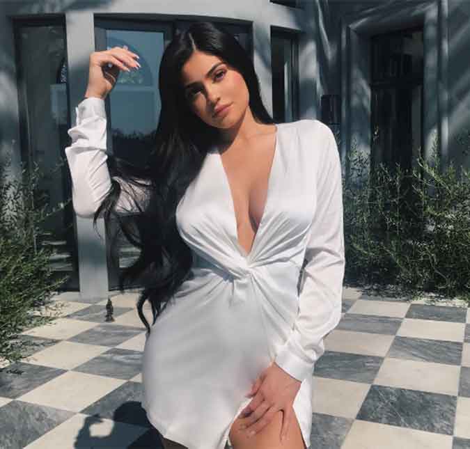 Após notícia de suposta gravidez, Kylie Jenner assiste apresentação do namorado, Travis Scott