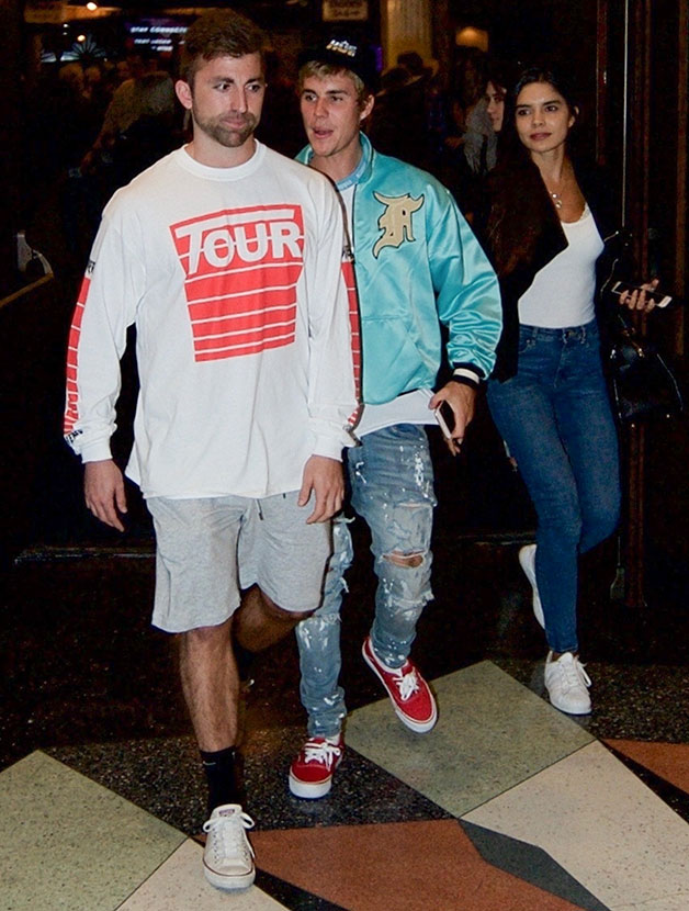 Justin Bieber é clicado deixando igreja em Beverly Hills