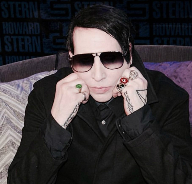 Marilyn Manson é hospitalizado após acidente no palco, saiba mais!